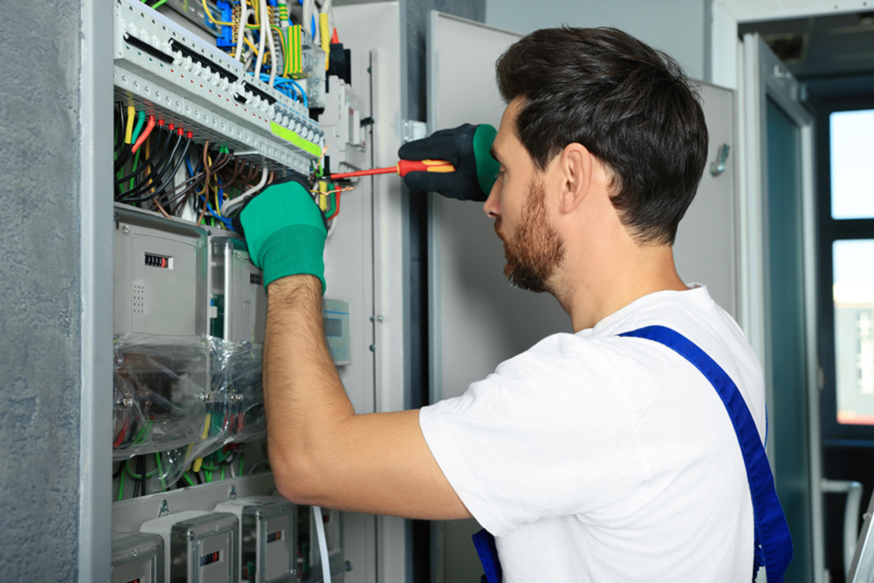 Nieder&shy;spannungs&shy;anlagen bei Wagner Elektrotechnik GmbH & Co. KG in Karben