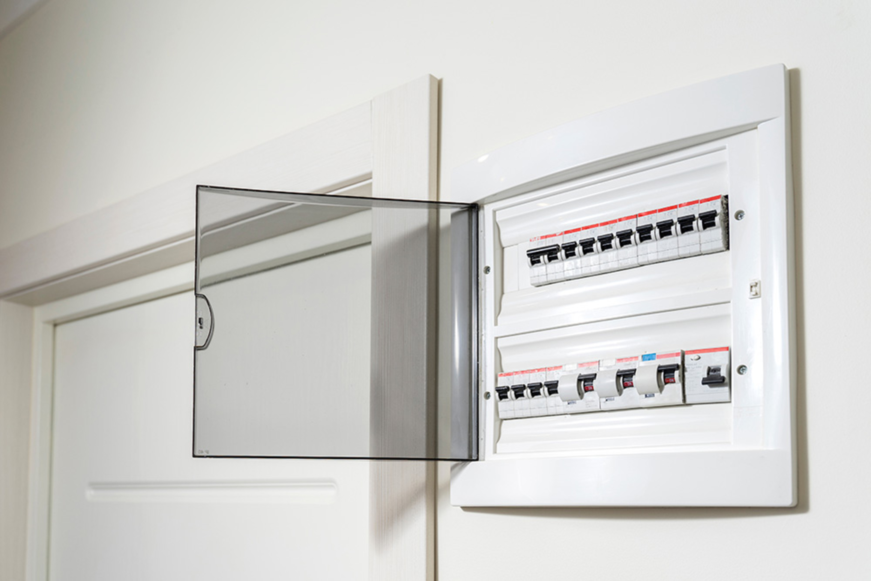 Über­spannungs­schutz bei Wagner Elektrotechnik GmbH & Co. KG in Karben